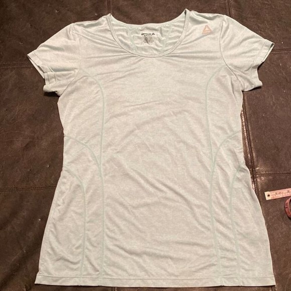 Reebok top size small